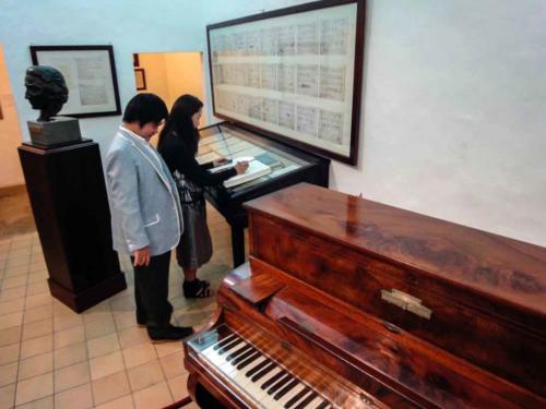 Nobuyuki Tsujii with his mother, Itsuko, in Celda No. 4